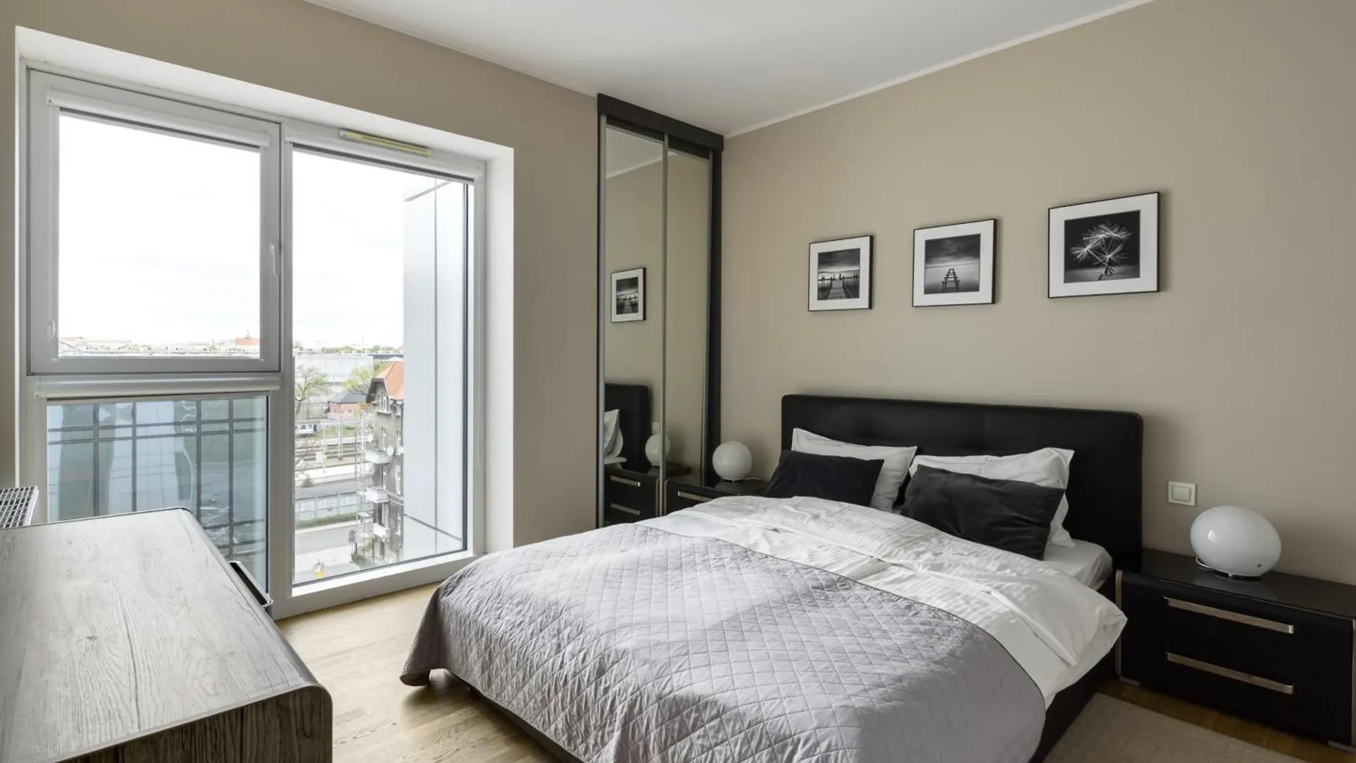 Poznan Apartments Towarowa Ξενοδοχείο με διαμερίσματα