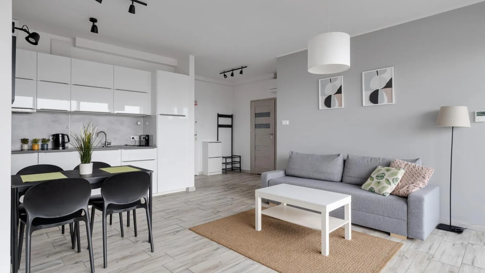 Poznan Apartments Towarowa 0*,