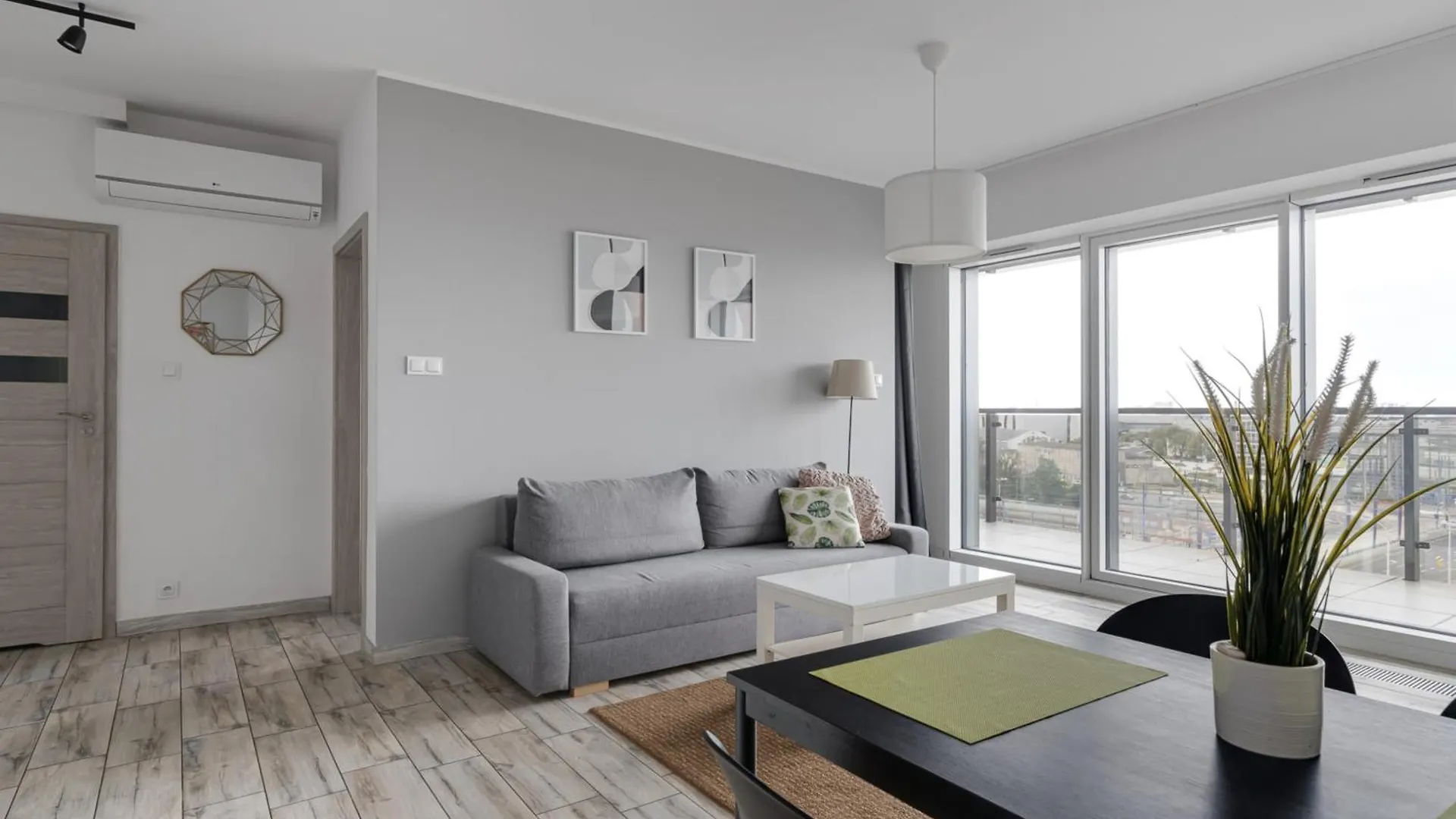 Poznan Apartments Towarowa Aparthotel