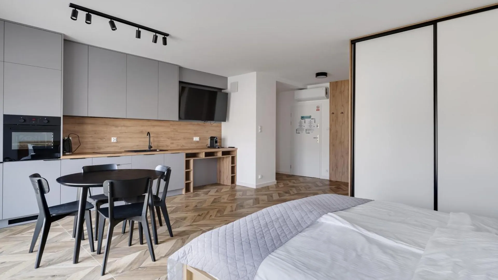 Poznan Apartments Towarowa Aparthotel
